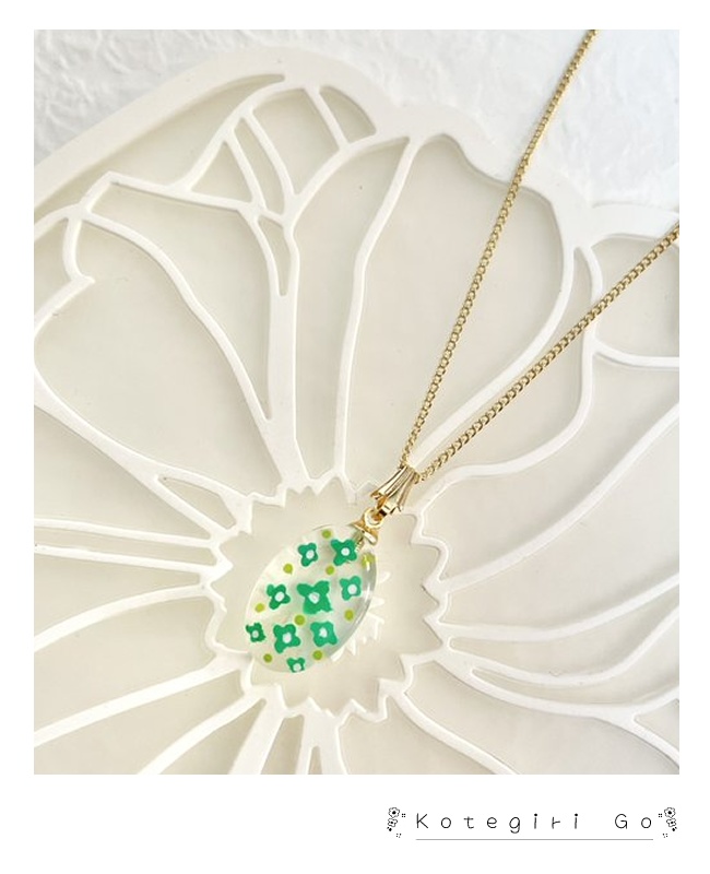 江イメージ手描きレトロ風花柄ペンダント