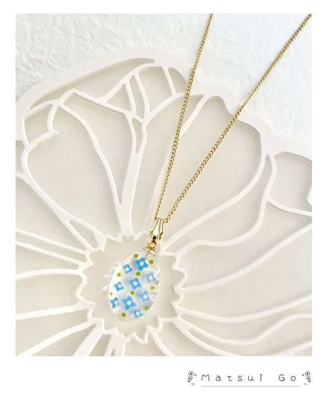 江イメージ手描きレトロ風花柄ペンダント