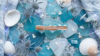 深海の宝石箱:三連ハートのきらめきヘアクリップ(ブルー)