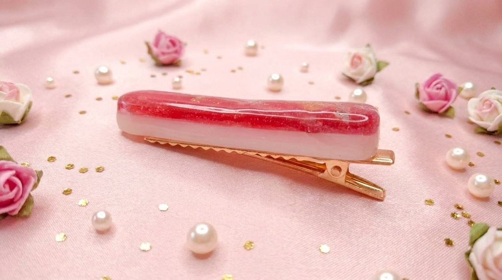 ストロベリーケーキのようなヘアクリップAorBどちらかお選びください