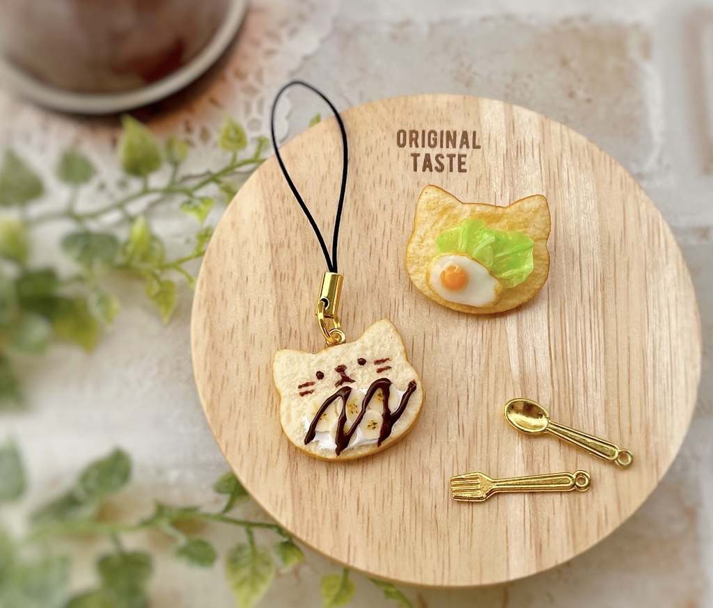 ネコさん食パン(ストラップ&ブローチ)