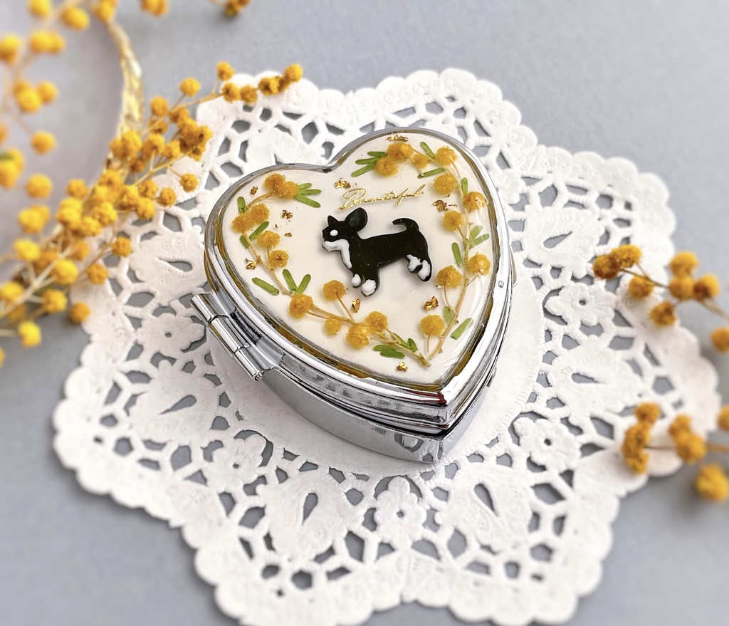 ミモザのハートピルケース