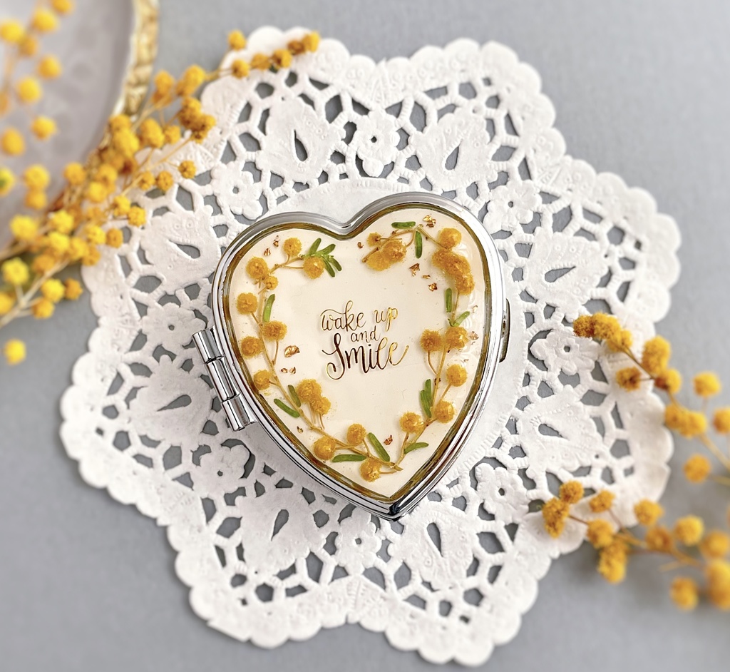 ミモザのハートピルケース