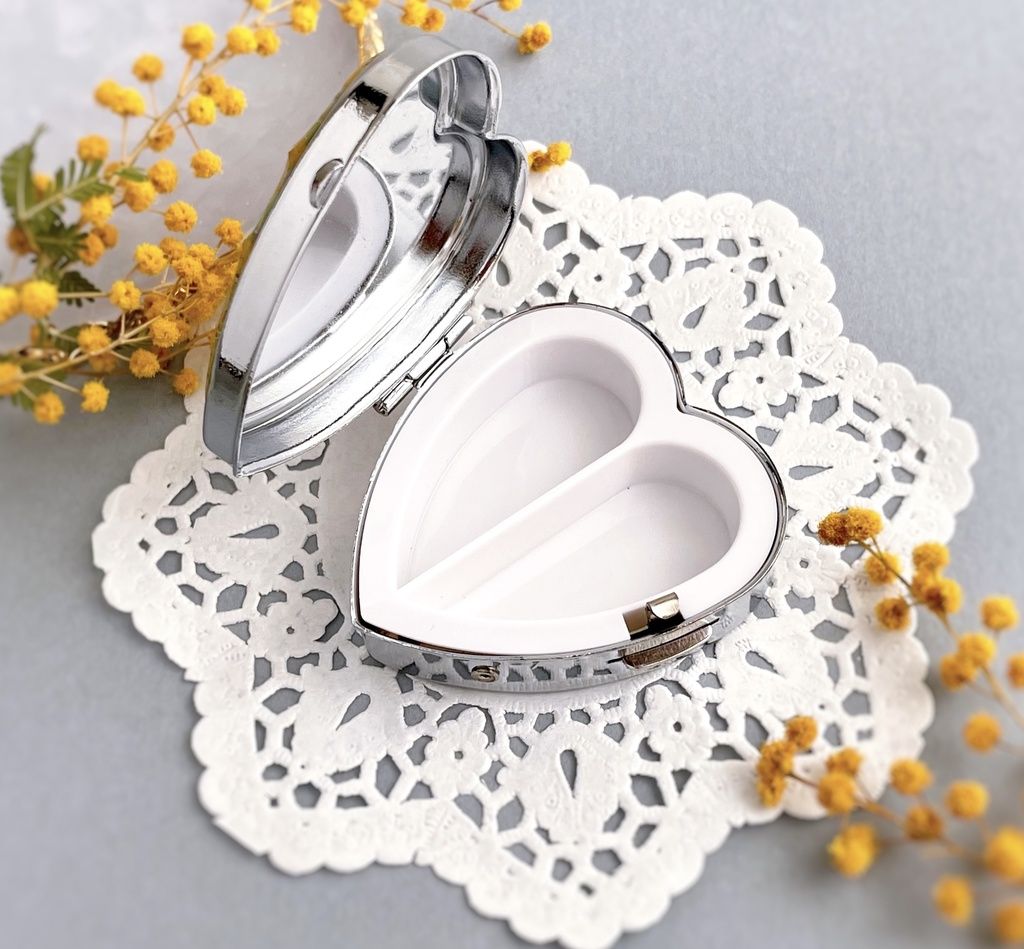 ミモザのハートピルケース