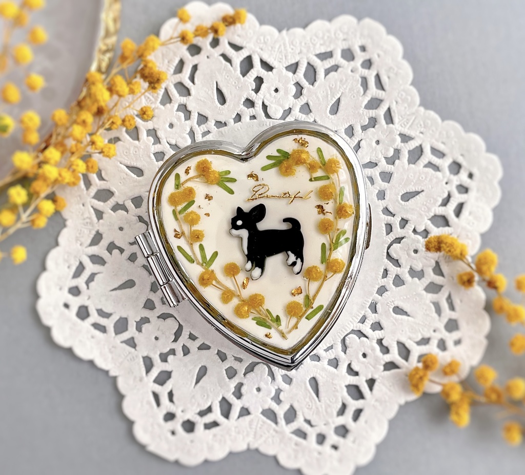 ミモザのハートピルケース