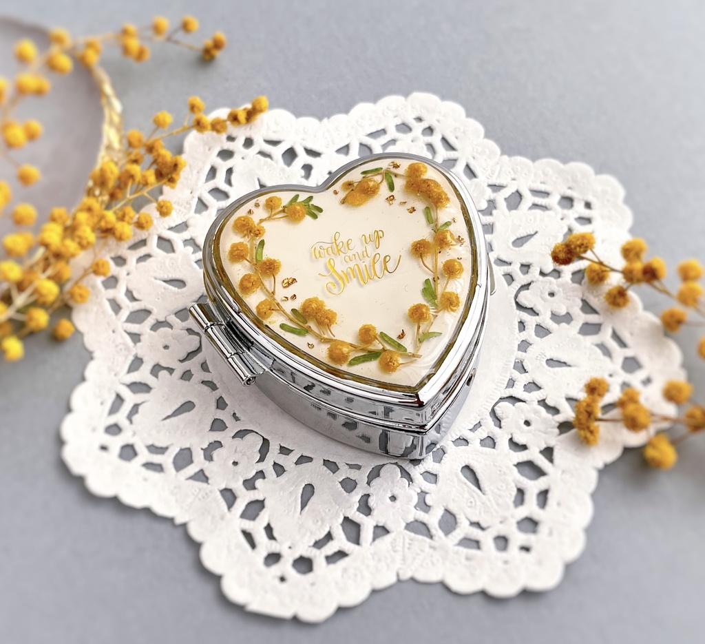 ミモザのハートピルケース