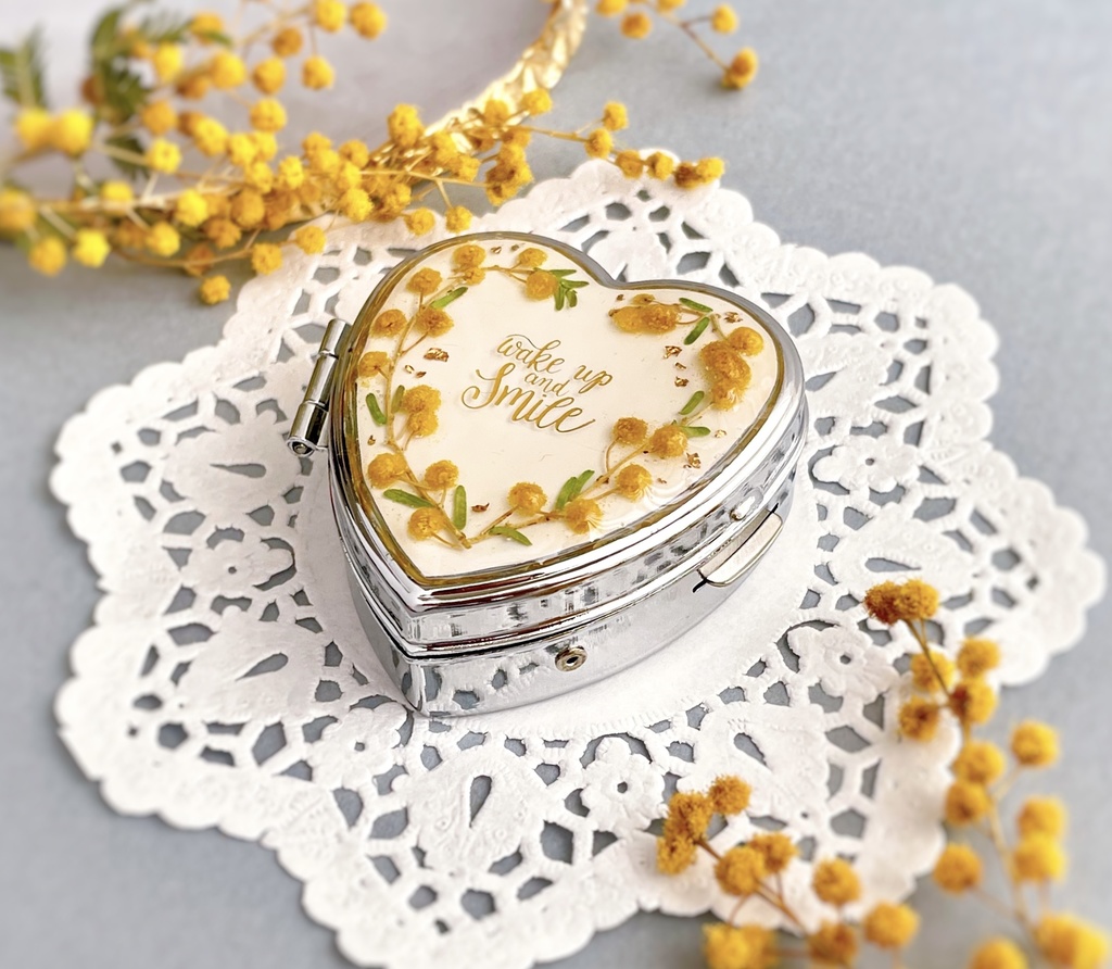 ミモザのハートピルケース