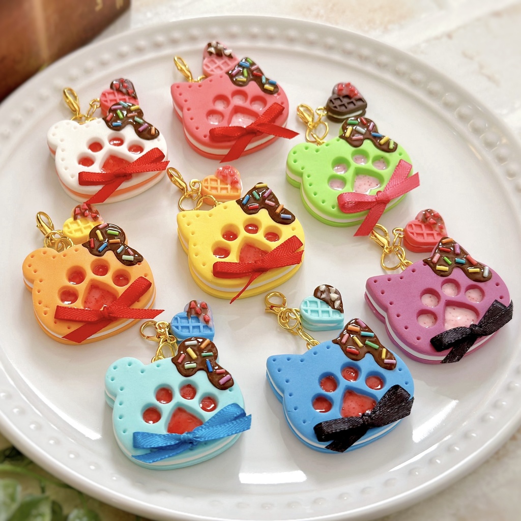 肉球クッキーサンド チャーム