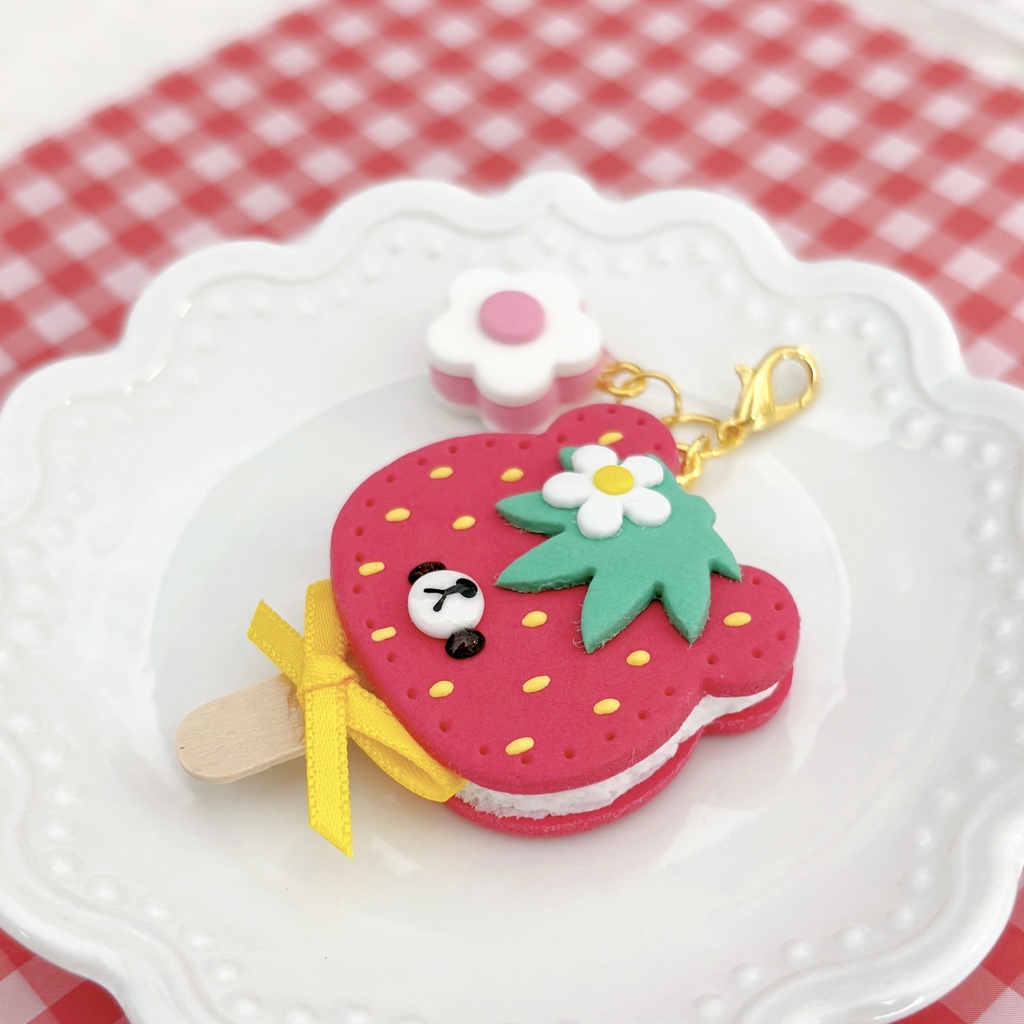 苺アイスサンド チャーム