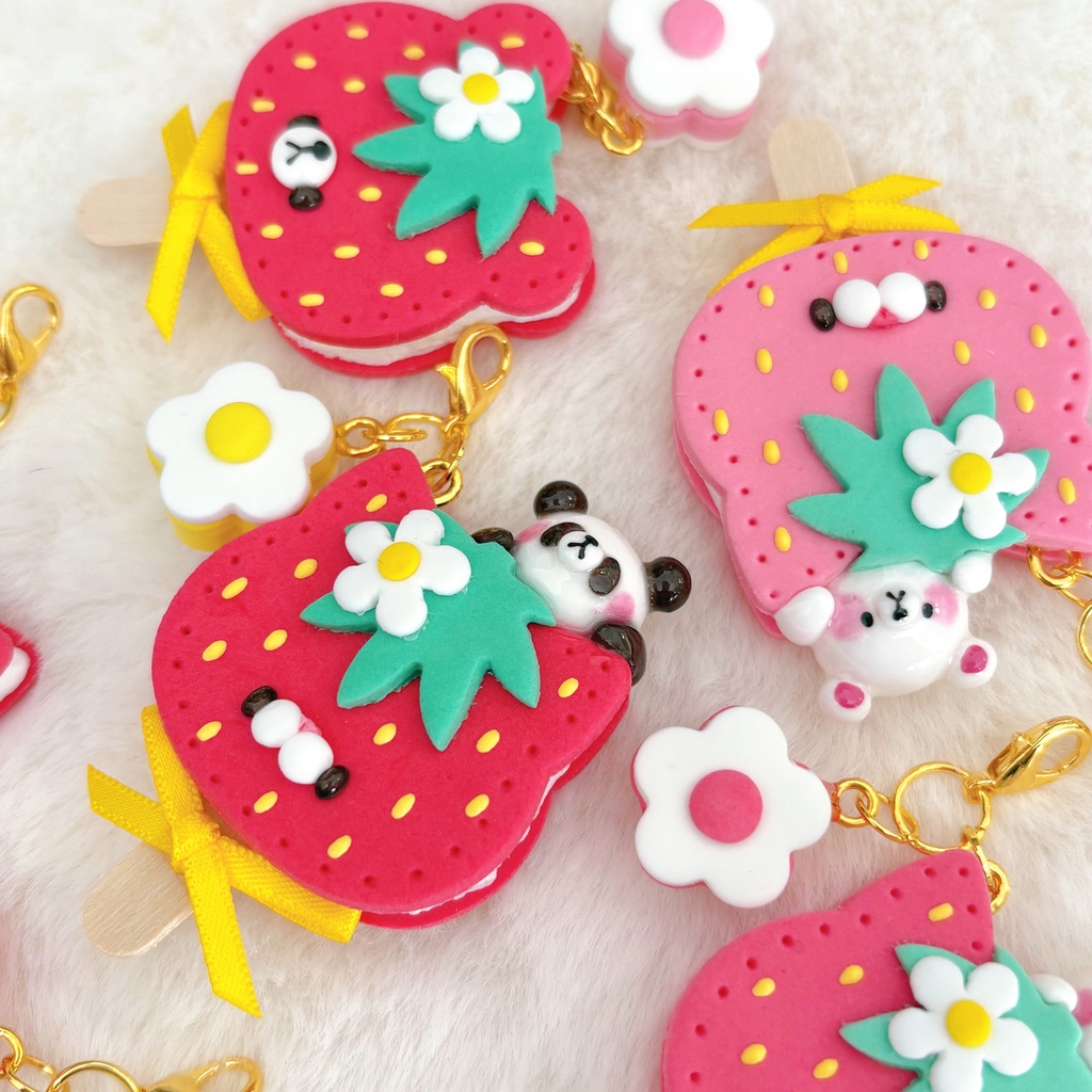 苺アイスサンド チャーム