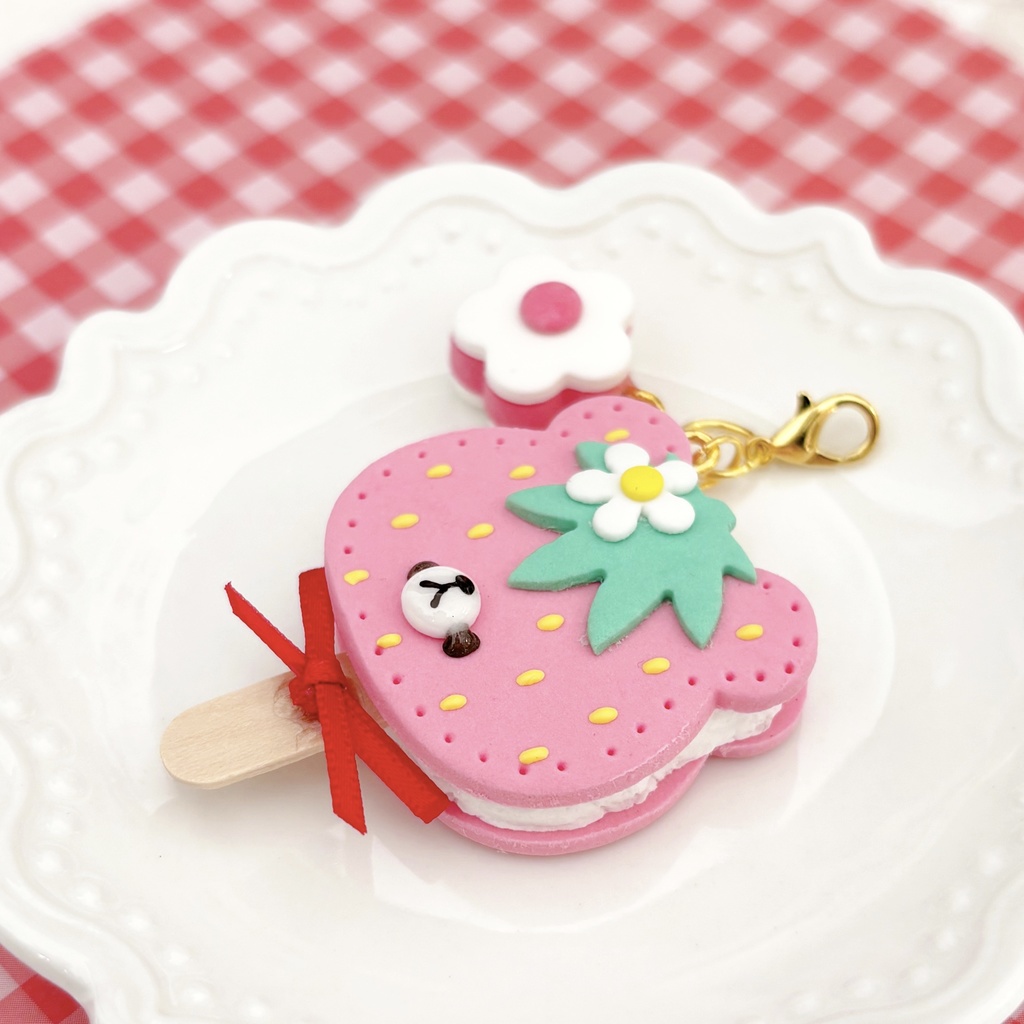 苺アイスサンド チャーム