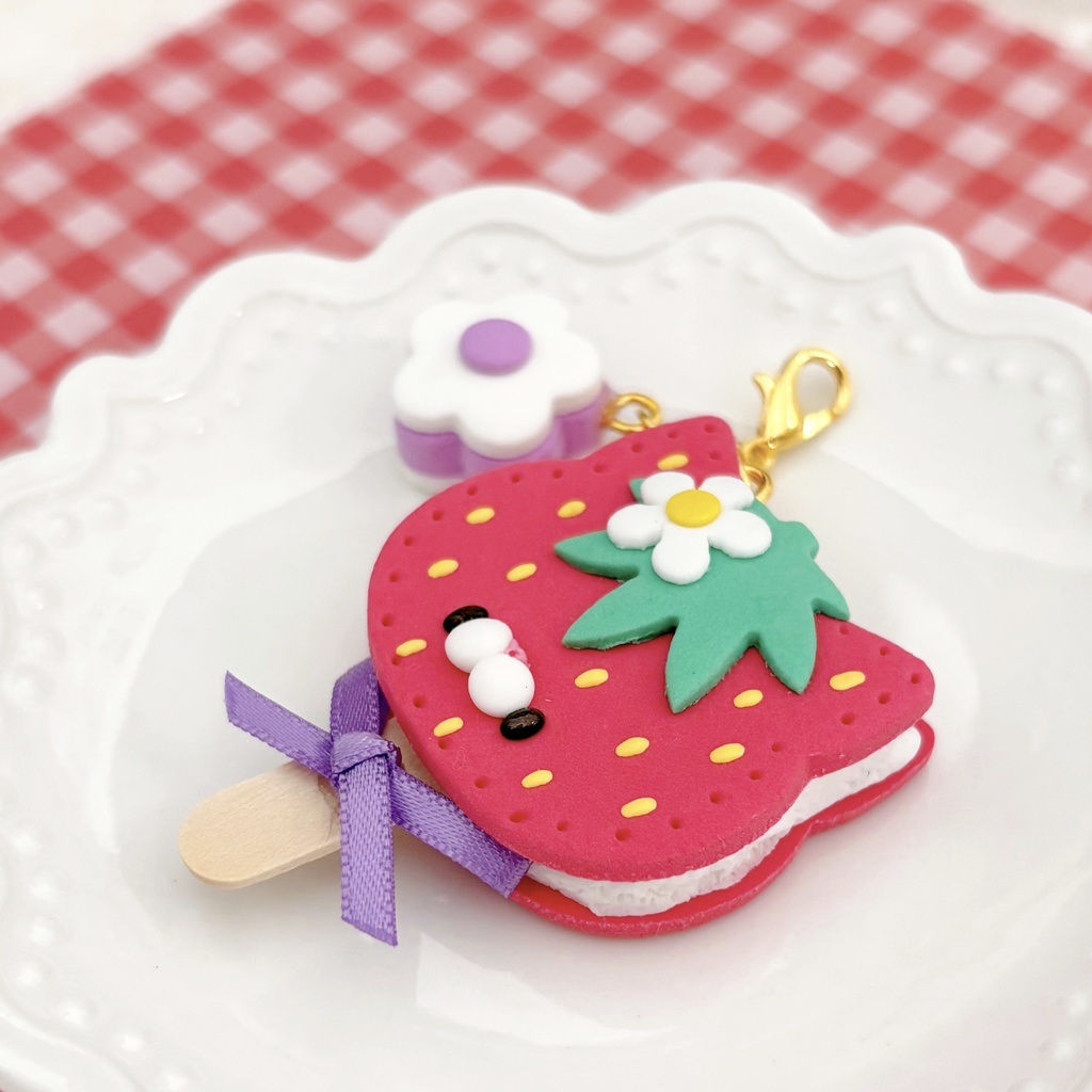 苺アイスサンド チャーム