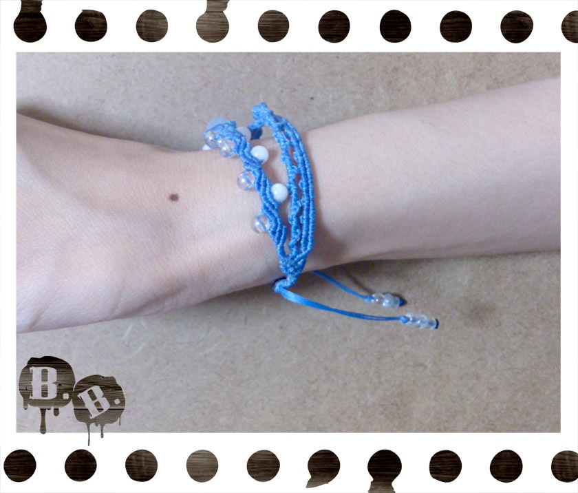 ナロー三連ブレスレット【ホワイトアゲート】【スカイブルーコード】【ハンドメイドアクセサリー】