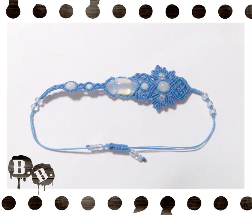 【アシンメトリー】蝶蜂のブレスレット【ブルームーンストーン】【スカイブルーコード】【ハンドメイドアクセサリー】