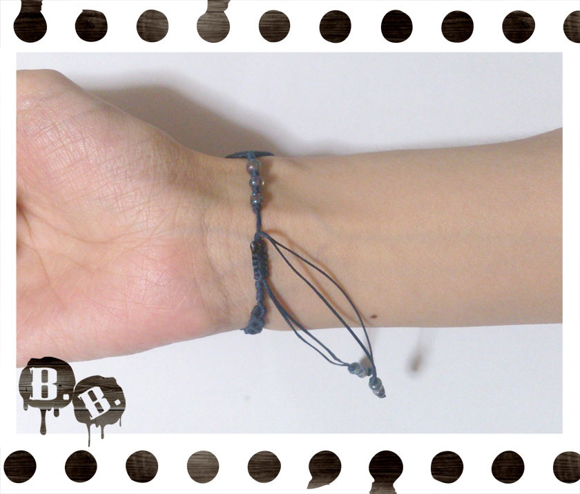 【アシンメトリー】蝶蜂のブレスレット【ブラックルナフラッシュ】【ダークネイビーコード】【ハンドメイドアクセサリー】