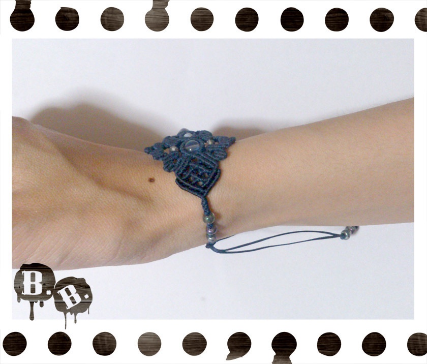 【アシンメトリー】蝶蜂のブレスレット【ブラックルナフラッシュ】【ダークネイビーコード】【ハンドメイドアクセサリー】