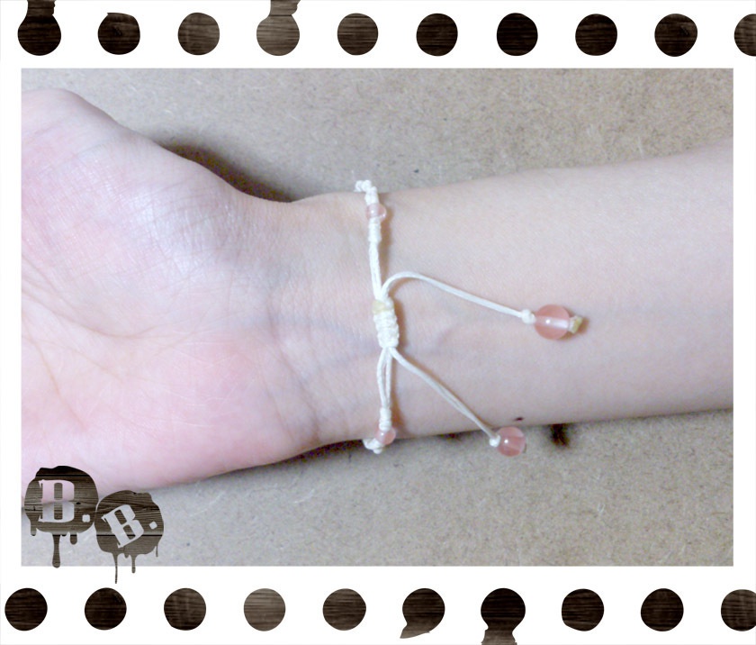 比翼の渦翼ブレスレット【アイスローズクォーツ】【ナチュラルホワイトコードxブラックコード】【ハンドメイドアクセサリー】