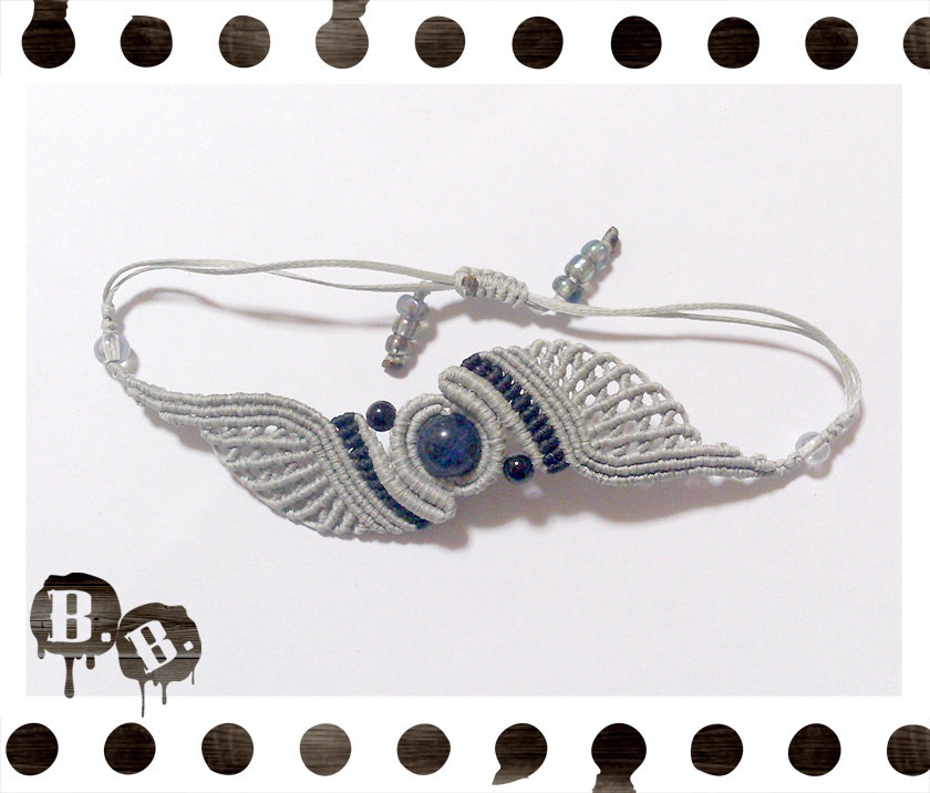 スパイラルウィングブレスレット【ソーダライト】【シルバーグレーコードxブラックコード】【ハンドメイドアクセサリー】