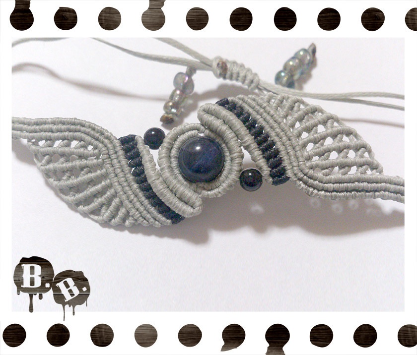 スパイラルウィングブレスレット【ソーダライト】【シルバーグレーコードxブラックコード】【ハンドメイドアクセサリー】