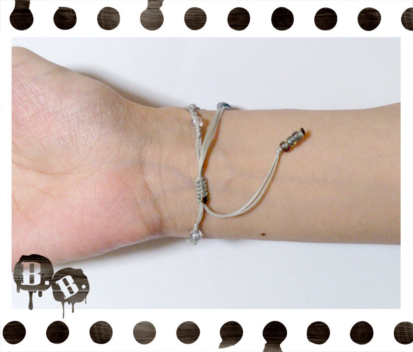 スパイラルウィングブレスレット【ソーダライト】【シルバーグレーコードxブラックコード】【ハンドメイドアクセサリー】