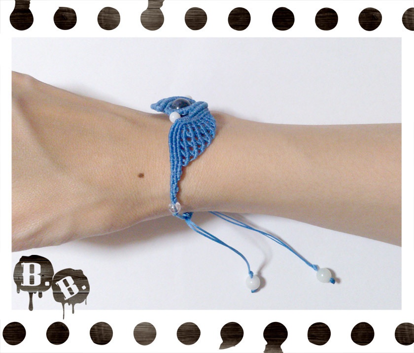 スパイラルウィングブレスレット【ソーダライト】【スカイブルーコード】【ハンドメイドアクセサリー】