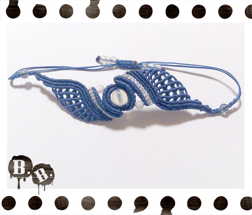 スパイラルウィングブレスレット【オパライト】【ロイヤルブルーコードxホワイトコード】【ハンドメイドアクセサリー】