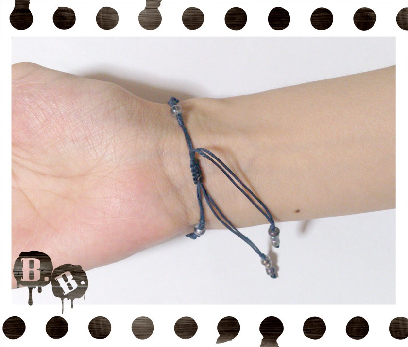 スパイラルウィングブレスレット【ホワイトアゲート】【ダークネイビーコード】【ハンドメイドアクセサリー】