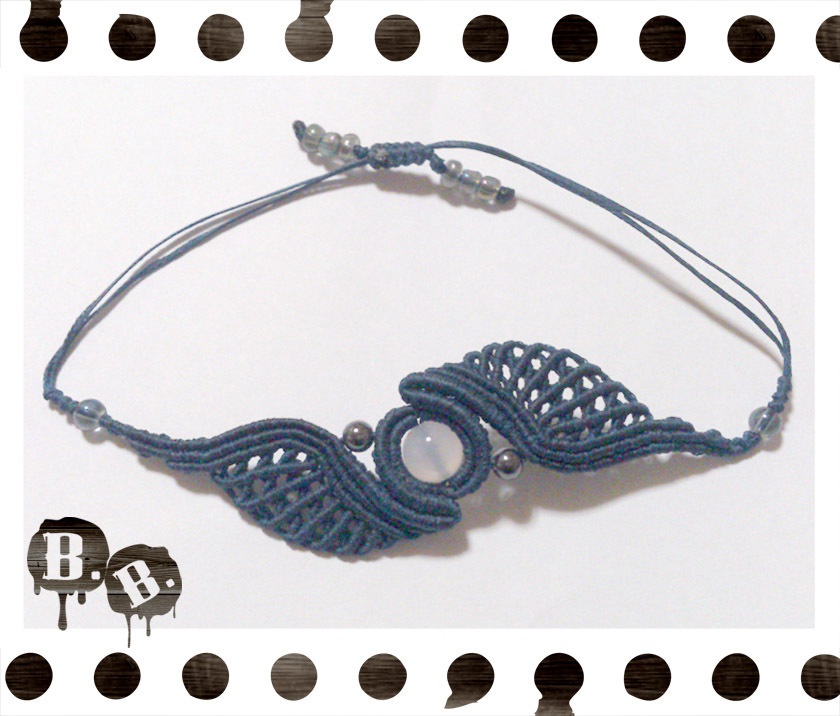 スパイラルウィングブレスレット【ホワイトアゲート】【ダークネイビーコード】【ハンドメイドアクセサリー】