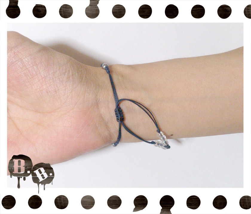 ナロースパイラルウィングブレスレット【ヘマタイトシルバー】【ダークネイビーコード】【ハンドメイドアクセサリー】