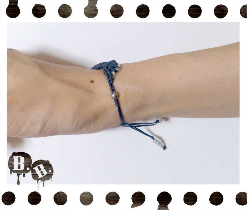 ナロースパイラルウィングブレスレット【ヘマタイトシルバー】【ダークネイビーコード】【ハンドメイドアクセサリー】