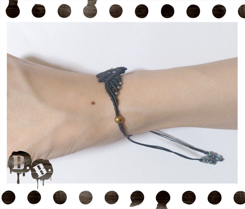 ナロースパイラルウィングブレスレット【ヘマタイトゴールド】【ブラックコード】【ハンドメイドアクセサリー】