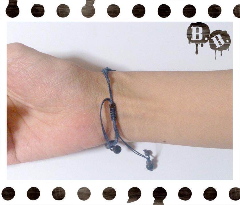 スパイラルウィングブレスレット【マザーオブパール】【ネイビーコード】【ハンドメイドアクセサリー】