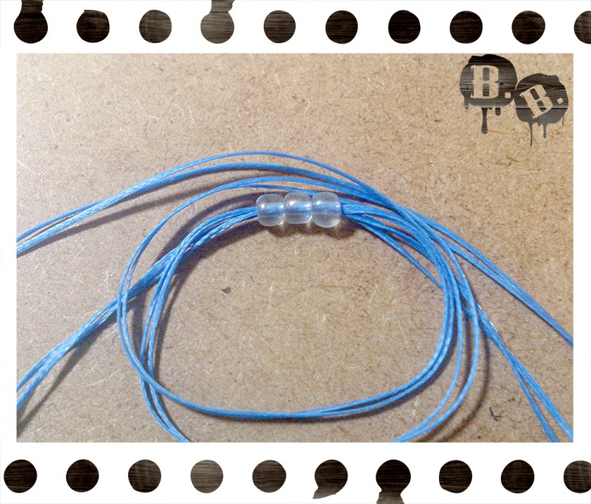 ドロップリーフのネックレス【マザーオブパール】【スカイブルーコード】【ハンドメイドアクセサリー】