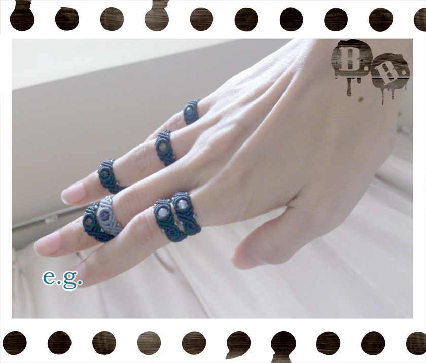 輪指輪(リングリング)【ミックスジェイドレッド】【ナチュラルホワイトコード】【ハンドメイドアクセサリー】