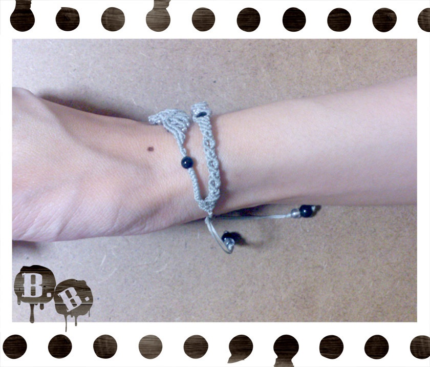 クラウンウィングの二連ブレスレット【オニキス】【シルバーグレーコード】【ハンドメイドアクセサリー】