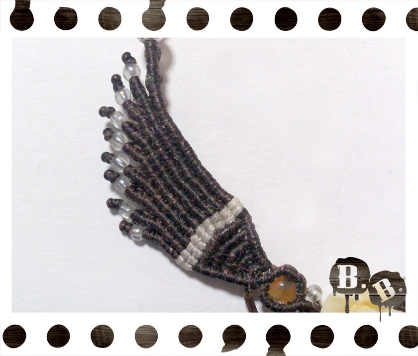 花と翼のネックレス【レッドアゲート】【ブラウンコードxナチュラルホワイトコード】【ハンドメイドアクセサリー】