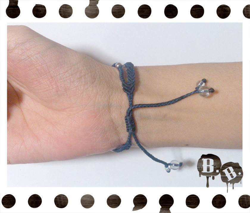 クラウンウィングの二連ブレスレット【ヘマタイトシルバー】【ダークネイビーコード】【ハンドメイドアクセサリー】