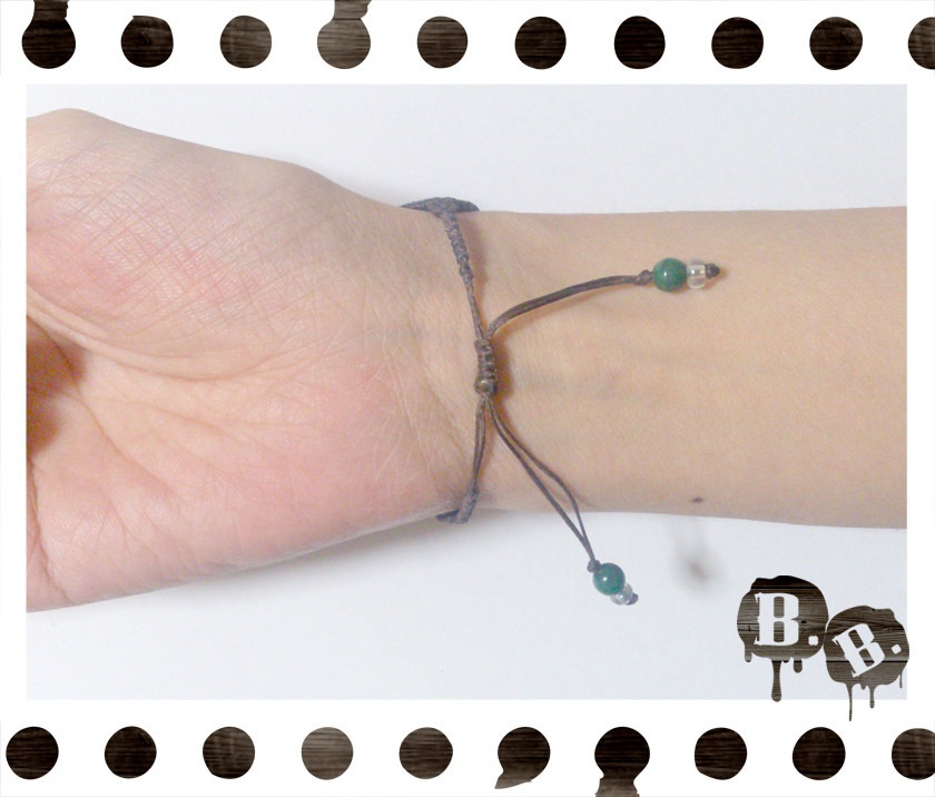 花と蝶蜂のブレスレット【アシンメトリー】【マラカイト】【ブラウンコード】【ハンドメイドアクセサリー】