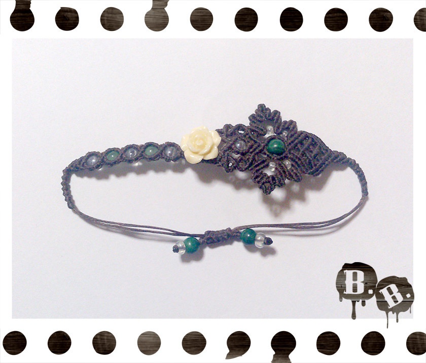 花と蝶蜂のブレスレット【アシンメトリー】【マラカイト】【ブラウンコード】【ハンドメイドアクセサリー】