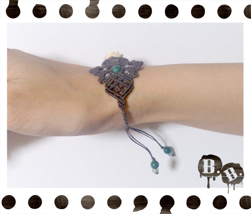 花と蝶蜂のブレスレット【アシンメトリー】【マラカイト】【ブラウンコード】【ハンドメイドアクセサリー】