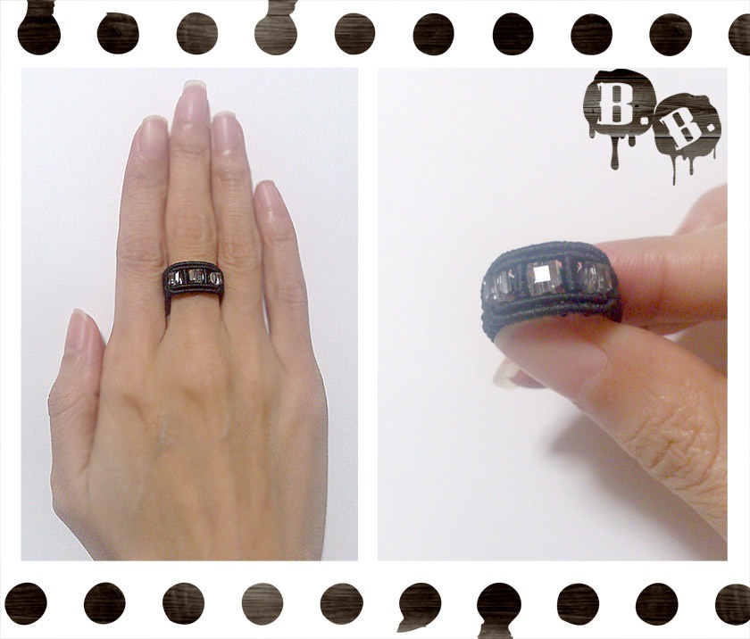 ３キューブリング【ガラスビーズ】【ブラックコード】【ハンドメイドアクセサリー】