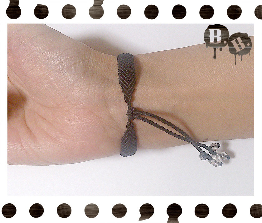 3キューブブレスレット【ガラスビーズ】【ブラックコード】【ハンドメイドアクセサリー】