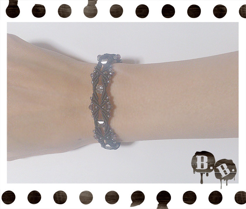 ５キューブブレスレット【ガラスビーズ】【ブラックコード】【ハンドメイドアクセサリー】