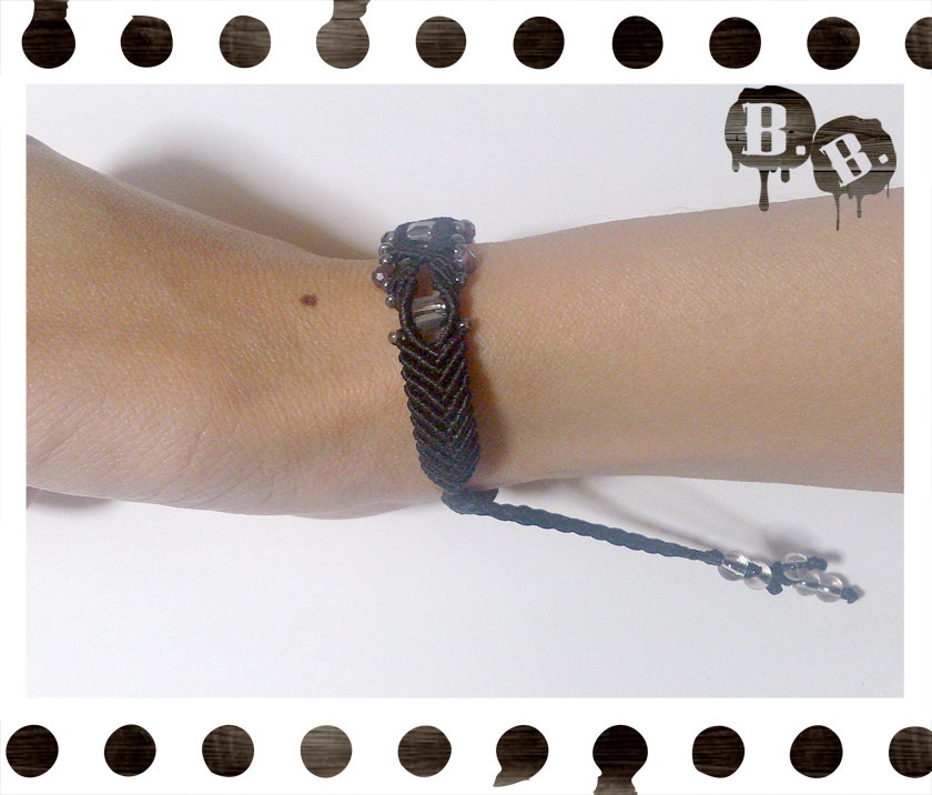 5キューブブレスレット【ガラスビーズ】【ブラックコード】【ハンドメイドアクセサリー】
