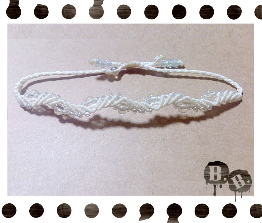 スプラッシュウェーブのブレスレット【ガラスビーズ】【ナチュラルホワイトコード】【ハンドメイドアクセサリー】