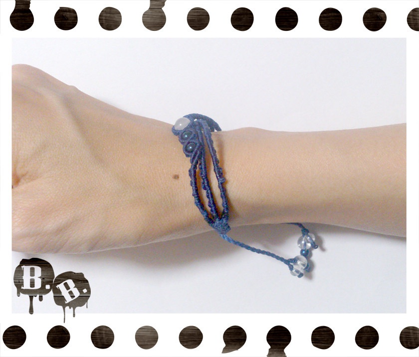 三連ブレスレット【ホワイトジェイド】【ロイヤルブルーコード】【ハンドメイドアクセサリー】