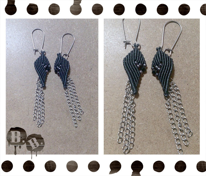 ハートとチェーンのキドニーフックピアス【ガラスビーズ】【ブラックコード】【ハンドメイドアクセサリー】