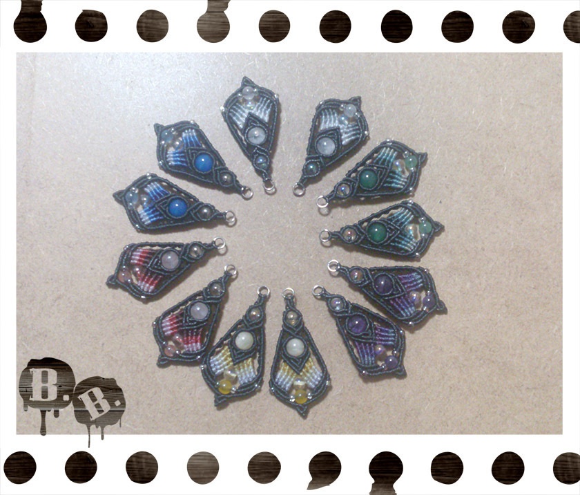 花弁のピアス【ブルーアゲート】【ブルーグラデxブラック】【ハンドメイドアクセサリー】