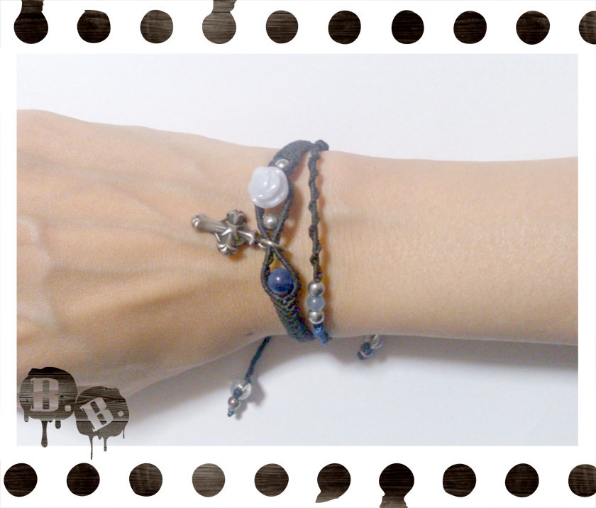 バラとクロスのブレスレット【ブルーレースアゲート】【ブラックコード】【ハンドメイドアクセサリー】