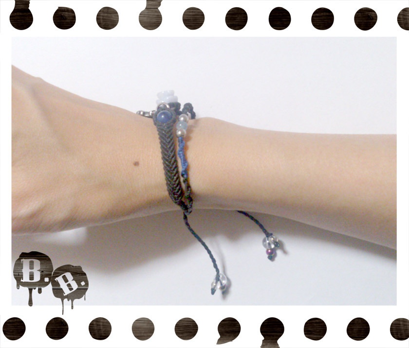 バラとクロスのブレスレット【ブルーレースアゲート】【ブラックコード】【ハンドメイドアクセサリー】